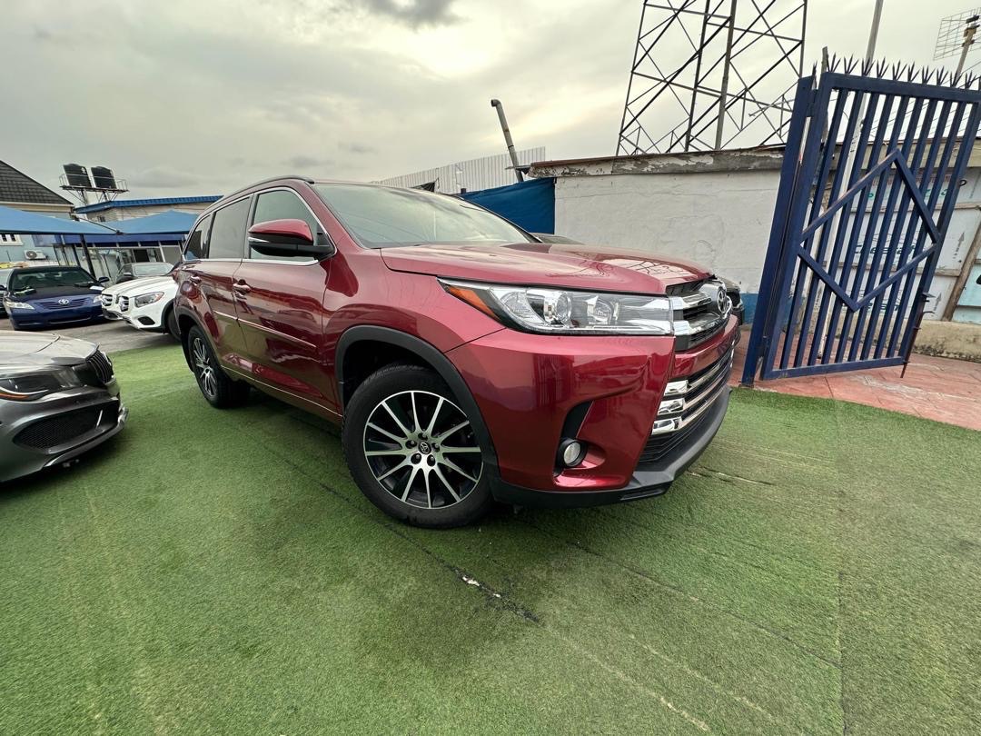 2017 Toyota Highlander SE